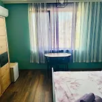 Апартаменти Vyara 56 *